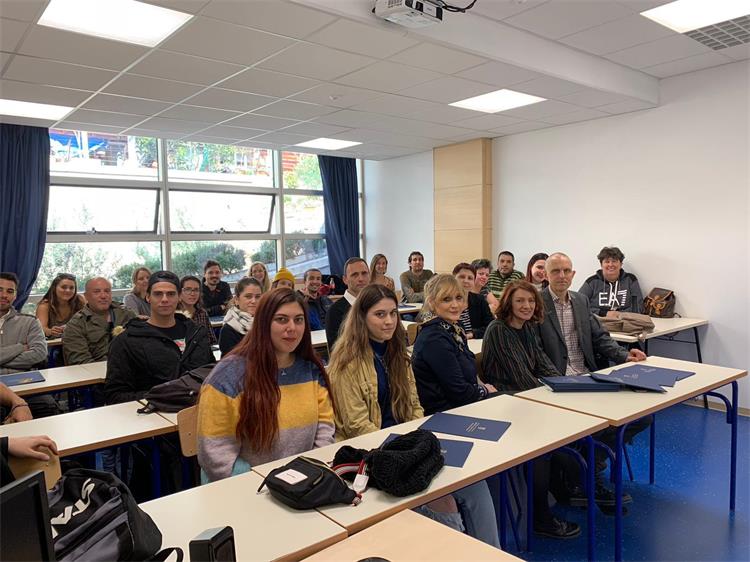 Slika /NG/2020/3 Ožujak/Stipendije Split/DOdjela stipendija SPlit.jpg